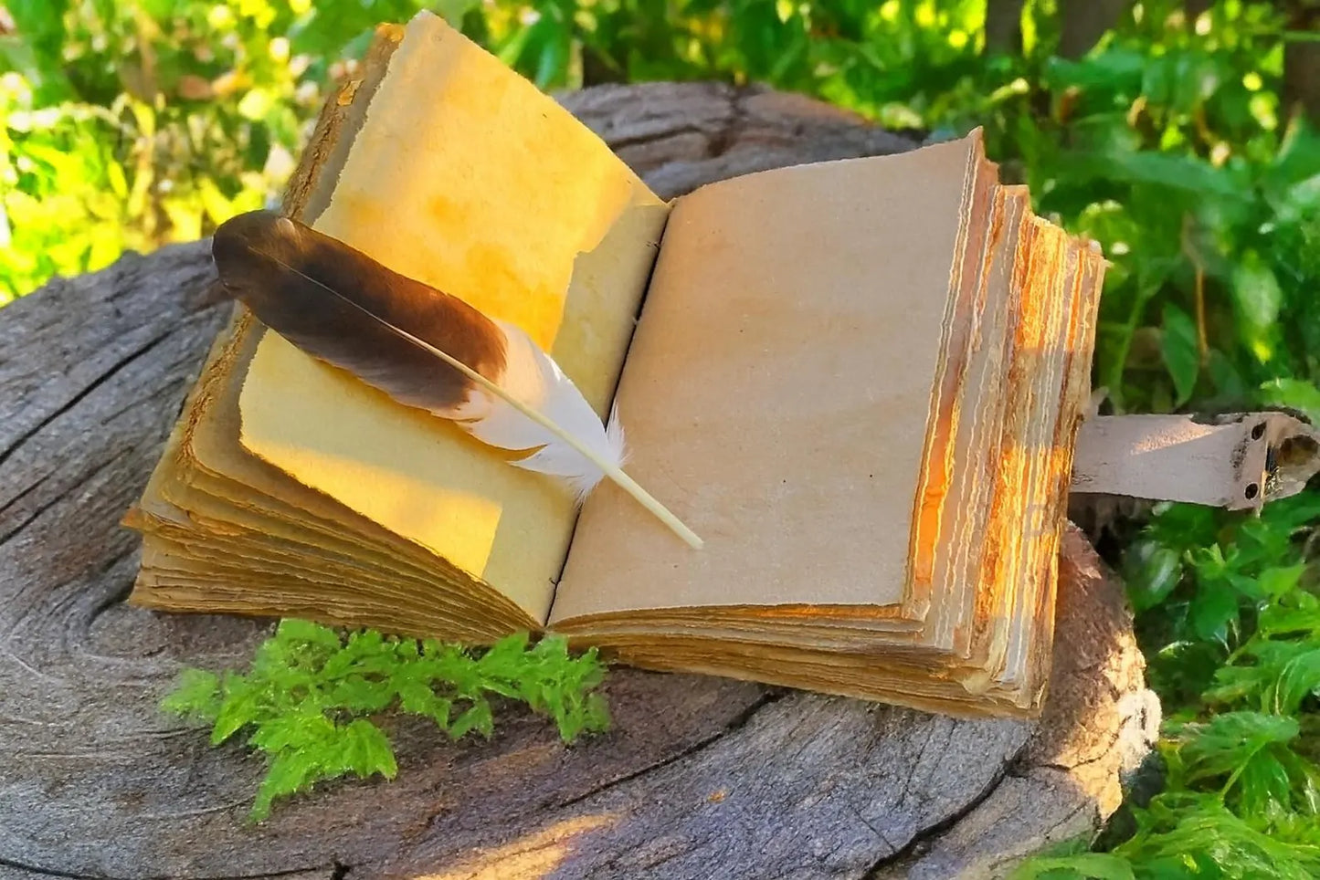 Handmade Leather Journal with Horse Design – Rustic Western Notebook, Vintage Writing Diary with Deckle Edge Paper, Cowboy Cowgirl Gift