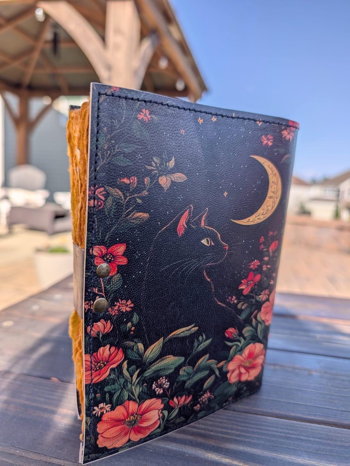 Celtic Cat Leather Grimoire Journal: Book of Shadows, 400 Pages