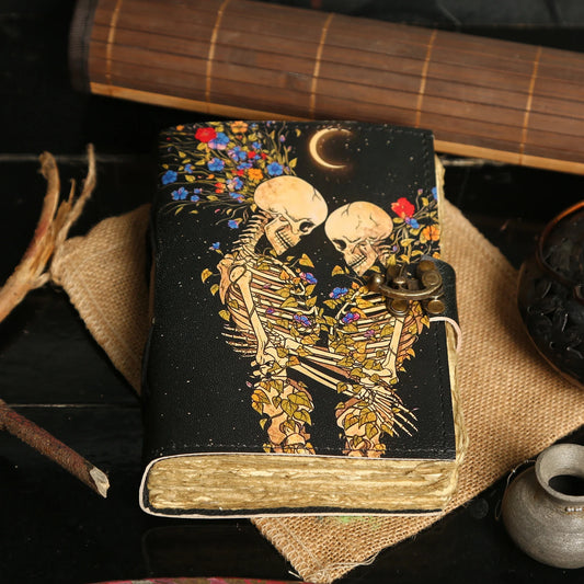 Book of Shadows Lovers Journal with Lock Clasp Vintage Handmade Leather Book of Spells The skull Lovers Tarot Print Diary Prayer Pagan