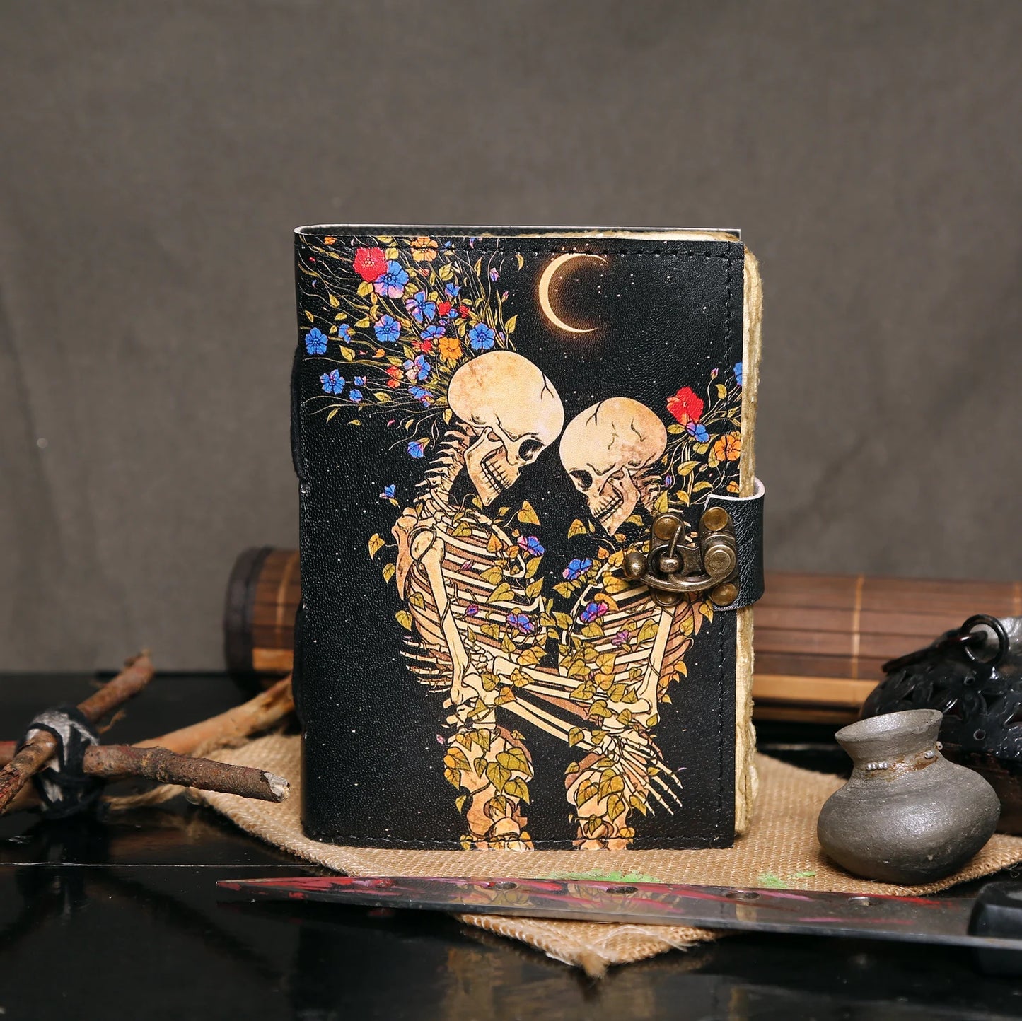 Book of Shadows Lovers Journal with Lock Clasp Vintage Handmade Leather Book of Spells The skull Lovers Tarot Print Diary Prayer Pagan