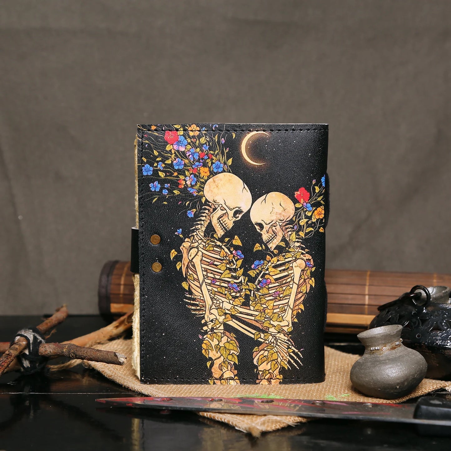 Book of Shadows Lovers Journal with Lock Clasp Vintage Handmade Leather Book of Spells The skull Lovers Tarot Print Diary Prayer Pagan