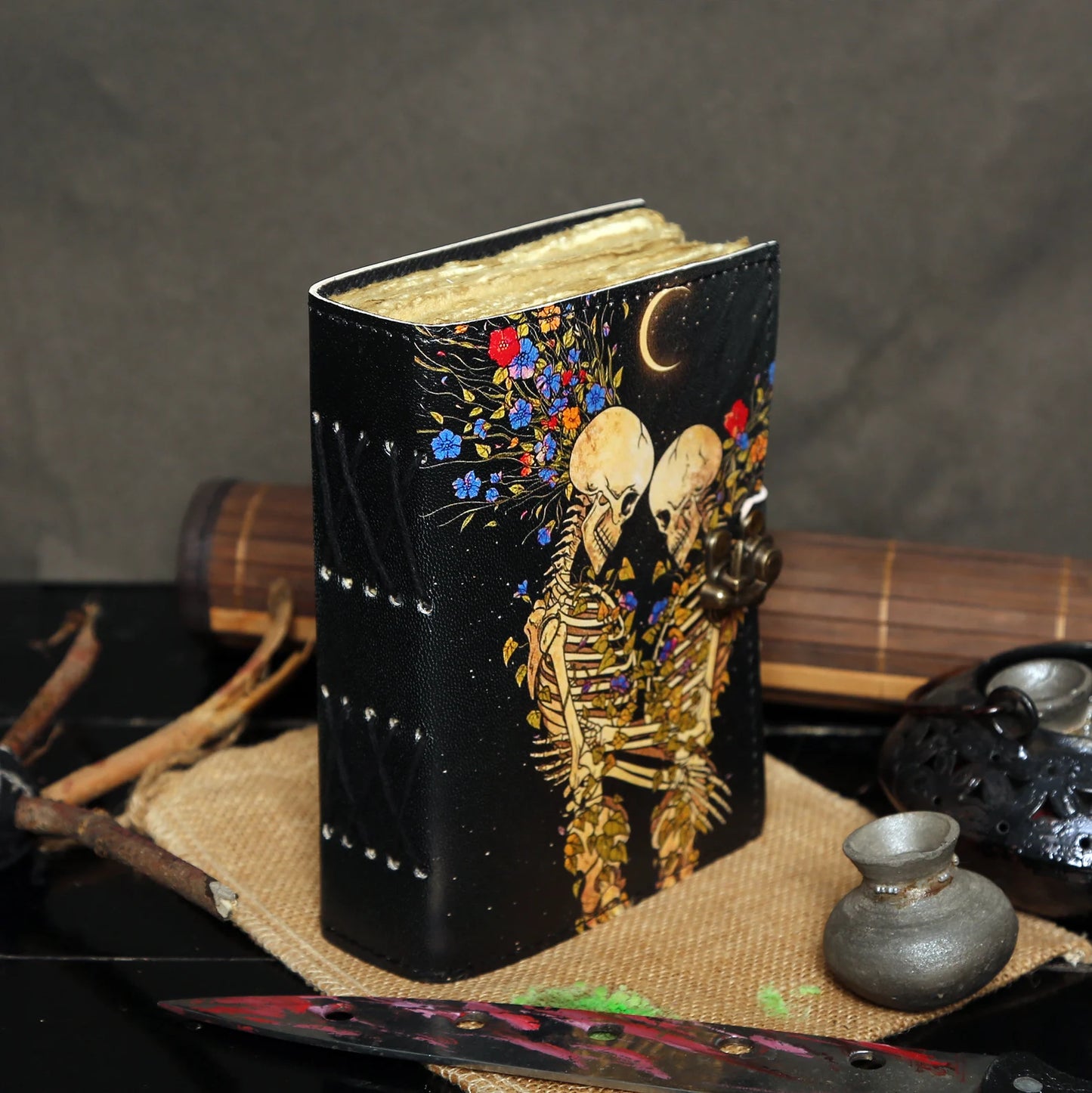 Book of Shadows Lovers Journal with Lock Clasp Vintage Handmade Leather Book of Spells The skull Lovers Tarot Print Diary Prayer Pagan