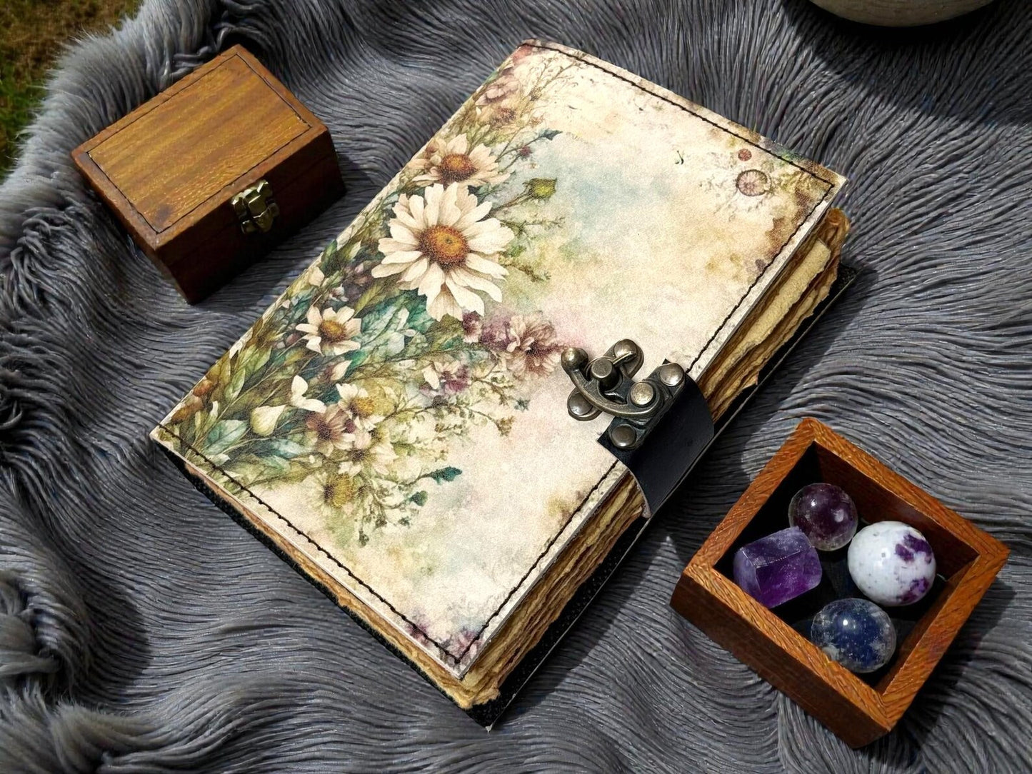 Handmade Floral Leather Grimoire – Book of Shadows with Lock, Witchcraft Journal, Spell Book, Daisy Notebook, Pagan Boho Writing Diary Gift