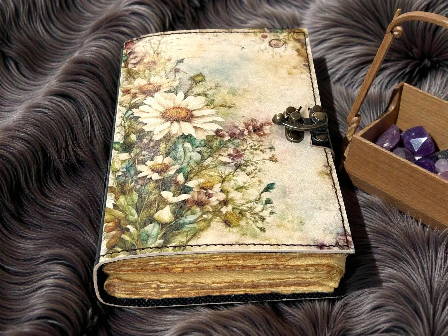 Handmade Floral Leather Grimoire – Book of Shadows with Lock, Witchcraft Journal, Spell Book, Daisy Notebook, Pagan Boho Writing Diary Gift